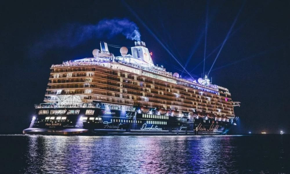 "Έδεσε" στην Κέρκυρα το κρουαζιερόπλοιο "Mein Schiff 6"